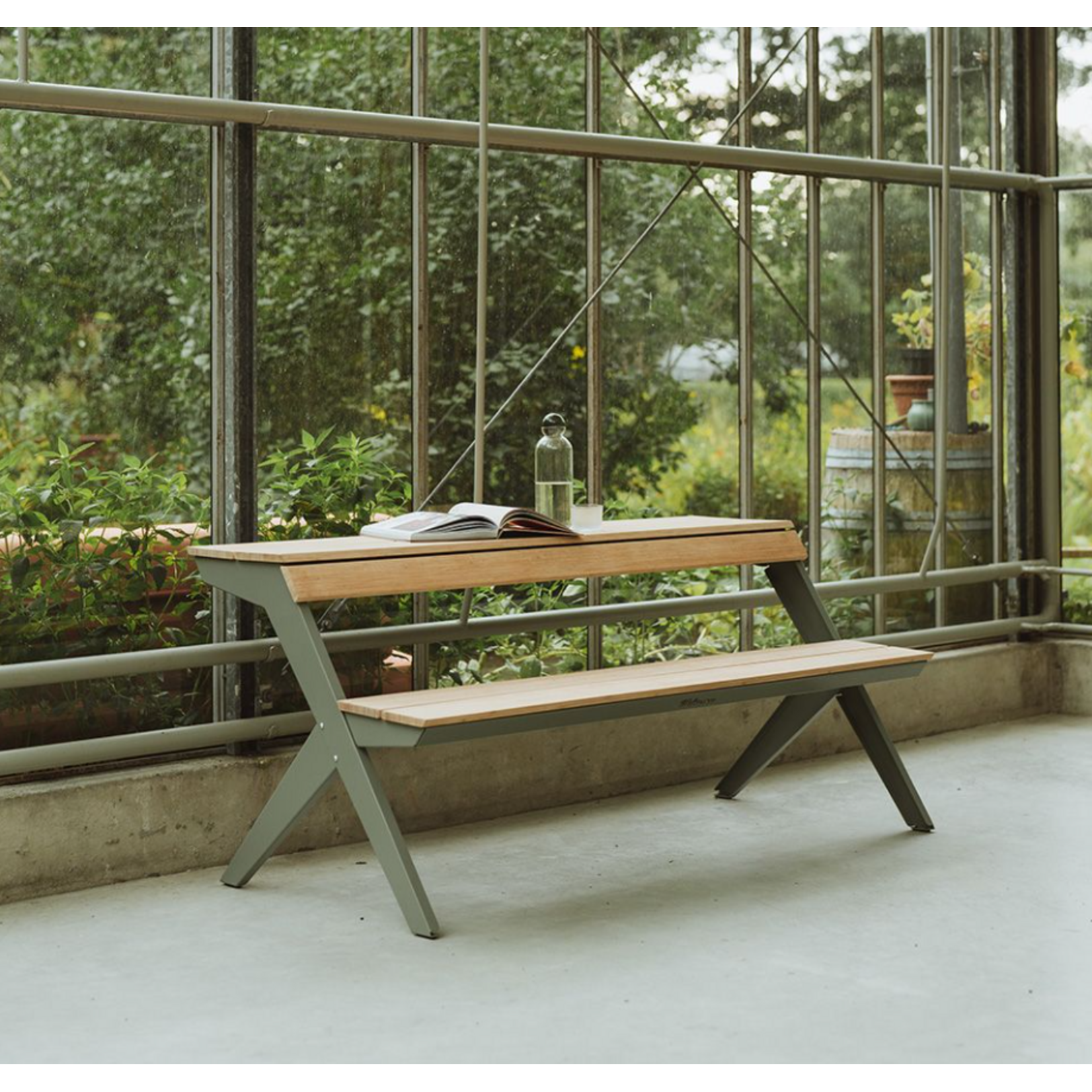 Weltevree Weltevree - Tablebench - Slimme picknicktafel of bankje met rugsteun - Cement Grijs