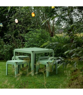 Weltevree Weltevree - Bended Table 90 - Vert pâle - Table de jardin légère en aluminium