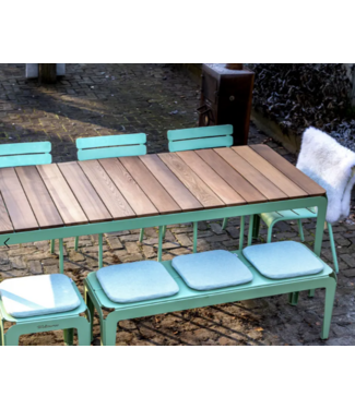 Weltevree Weltevree - Bended Table Wood 220 - Table de jardin en acier avec plateau en bois - Vert pâle