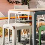 Weltevree Weltevree - Bended Table Wood 220 - Table de jardin en acier avec plateau en bois - Gris agate