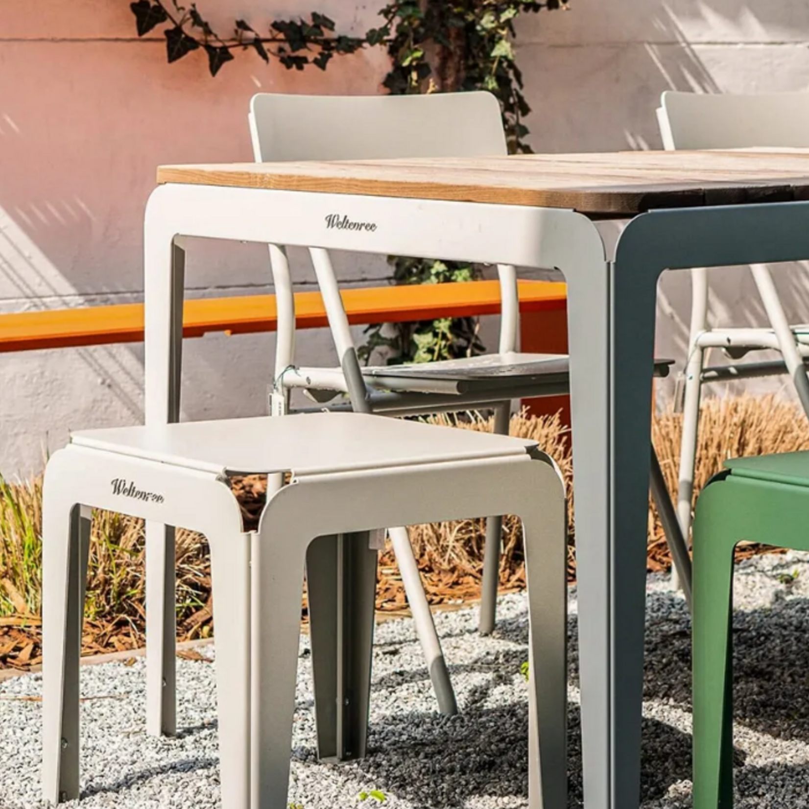 Weltevree Weltevree - Bended Table Wood 220 - Table de jardin en acier avec plateau en bois - Gris agate