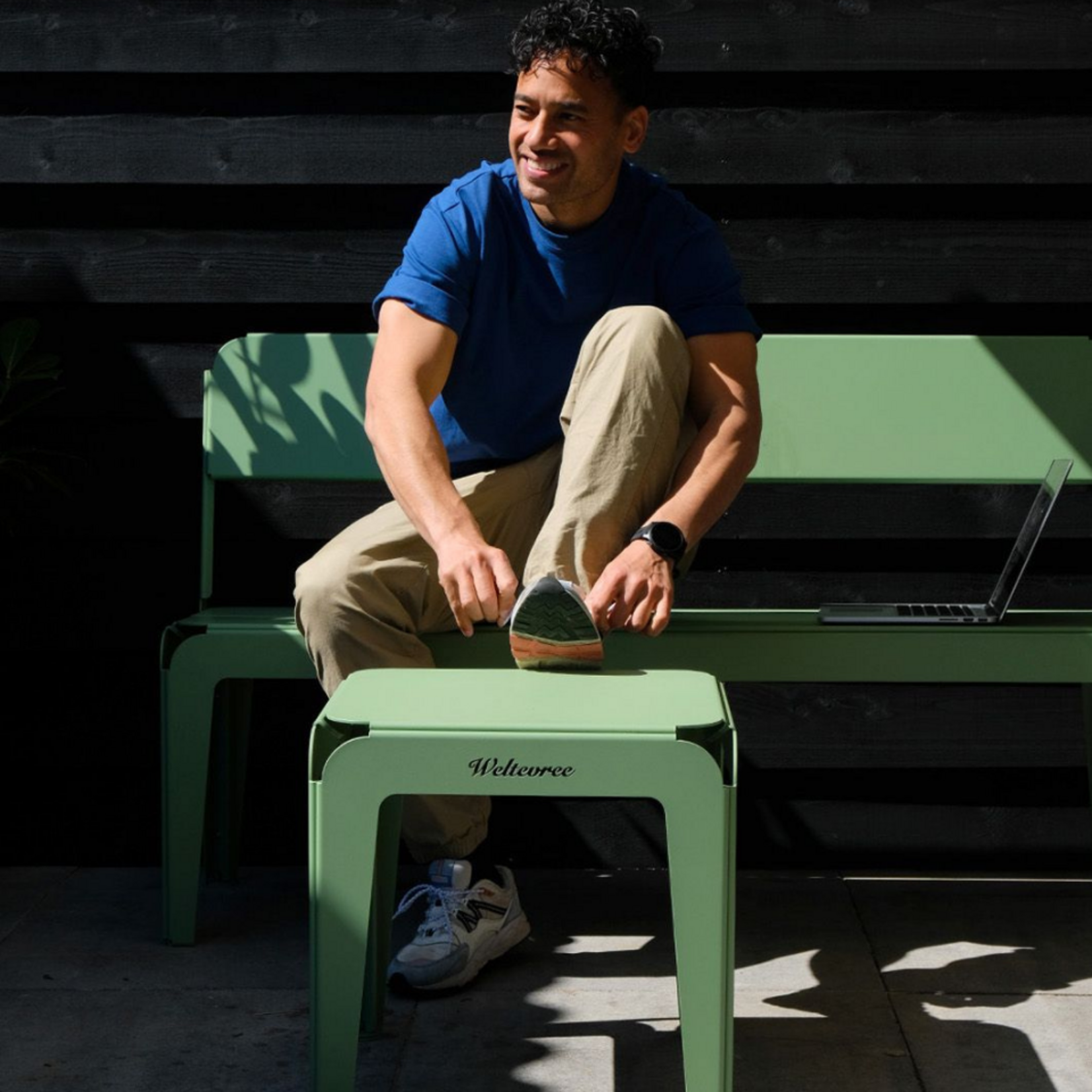 Weltevree Tabouret courbé 45 - vert pâle