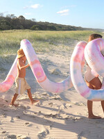 Sunnylife SunnyLife - Giant - Gonflable Noodle - Tie Dye - tuyau