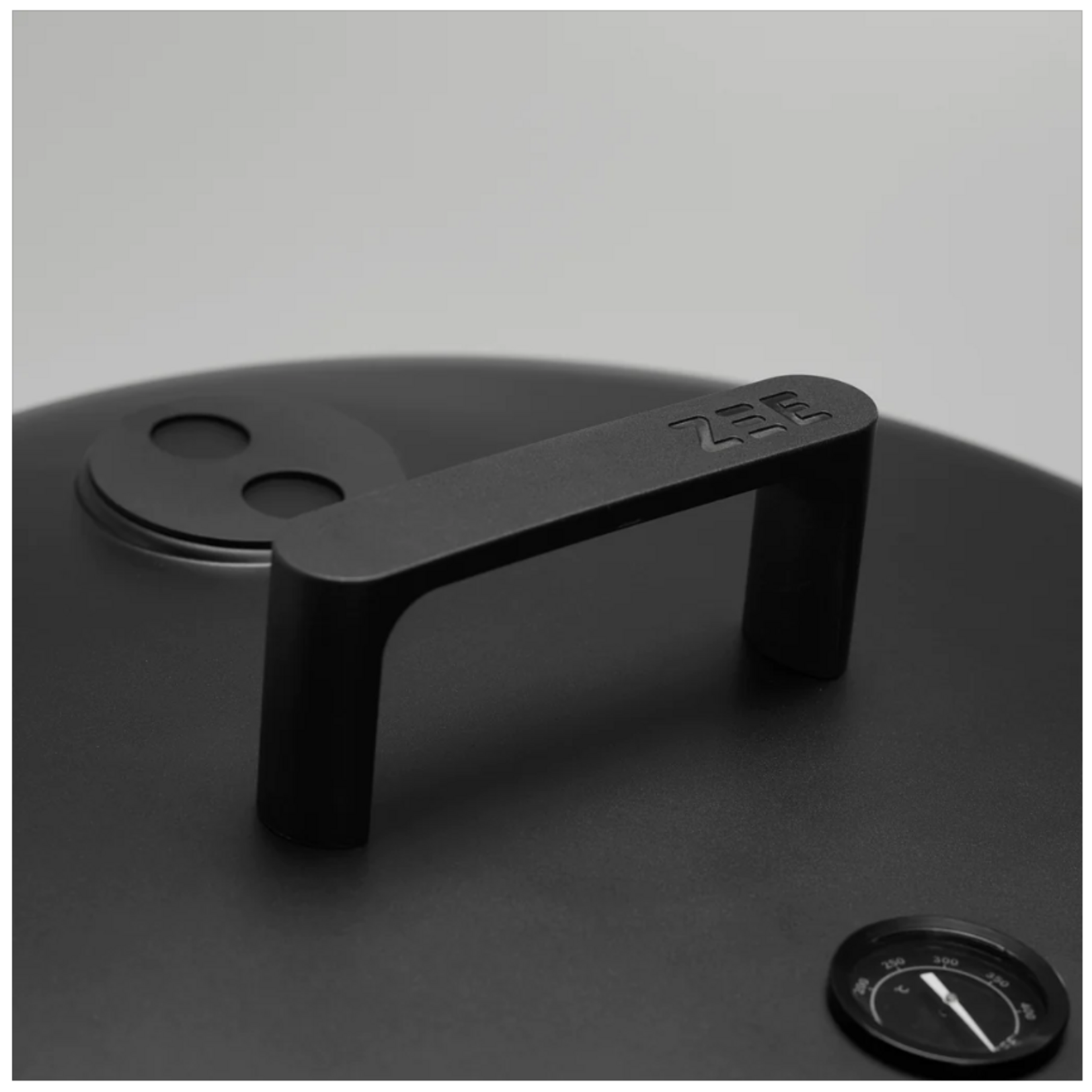 Zee ZEE - KORO - Barbecue - Poedergelakt staal - Zwart