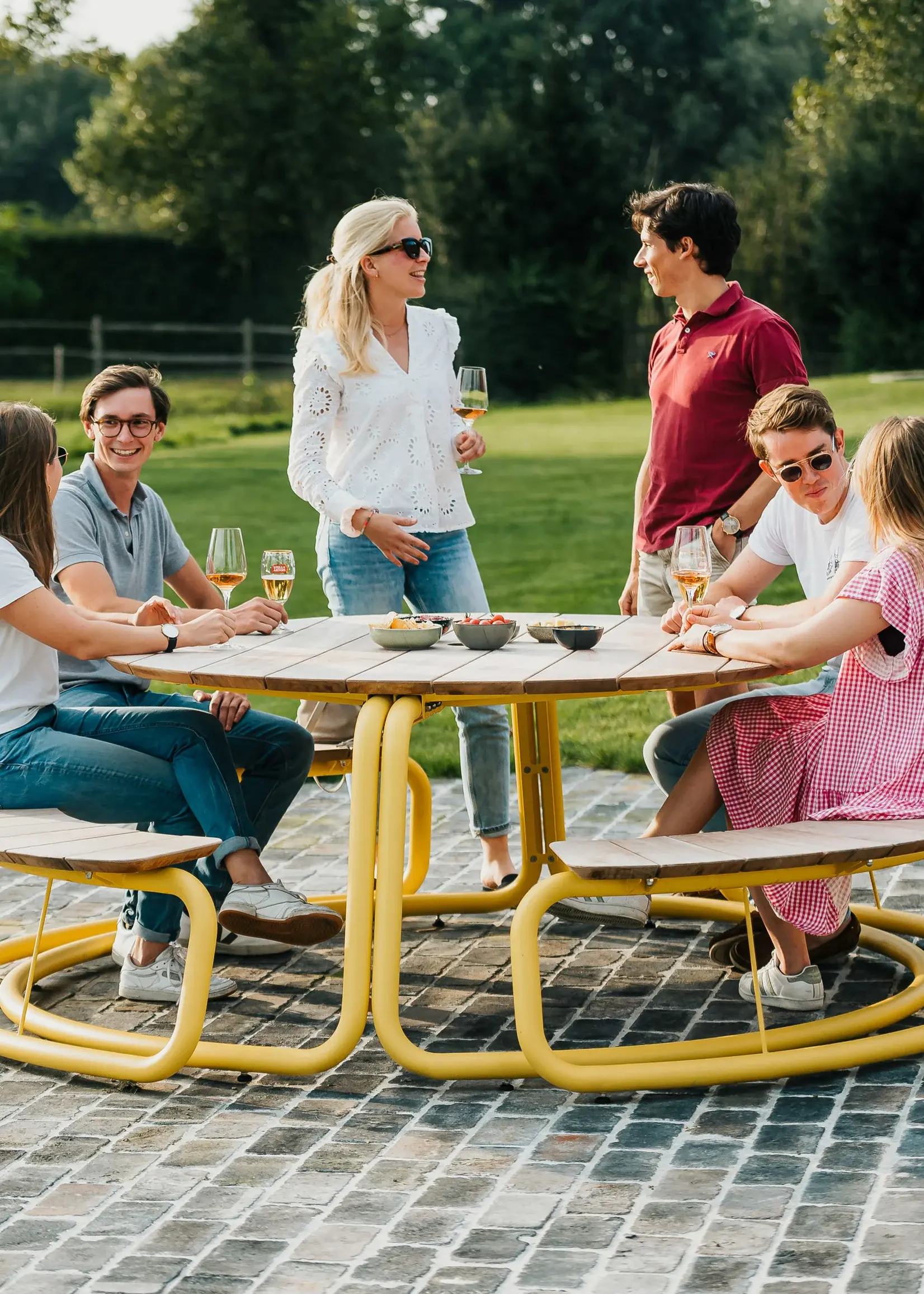 Wünder Wünder - the Circle - ronde buiten tafel