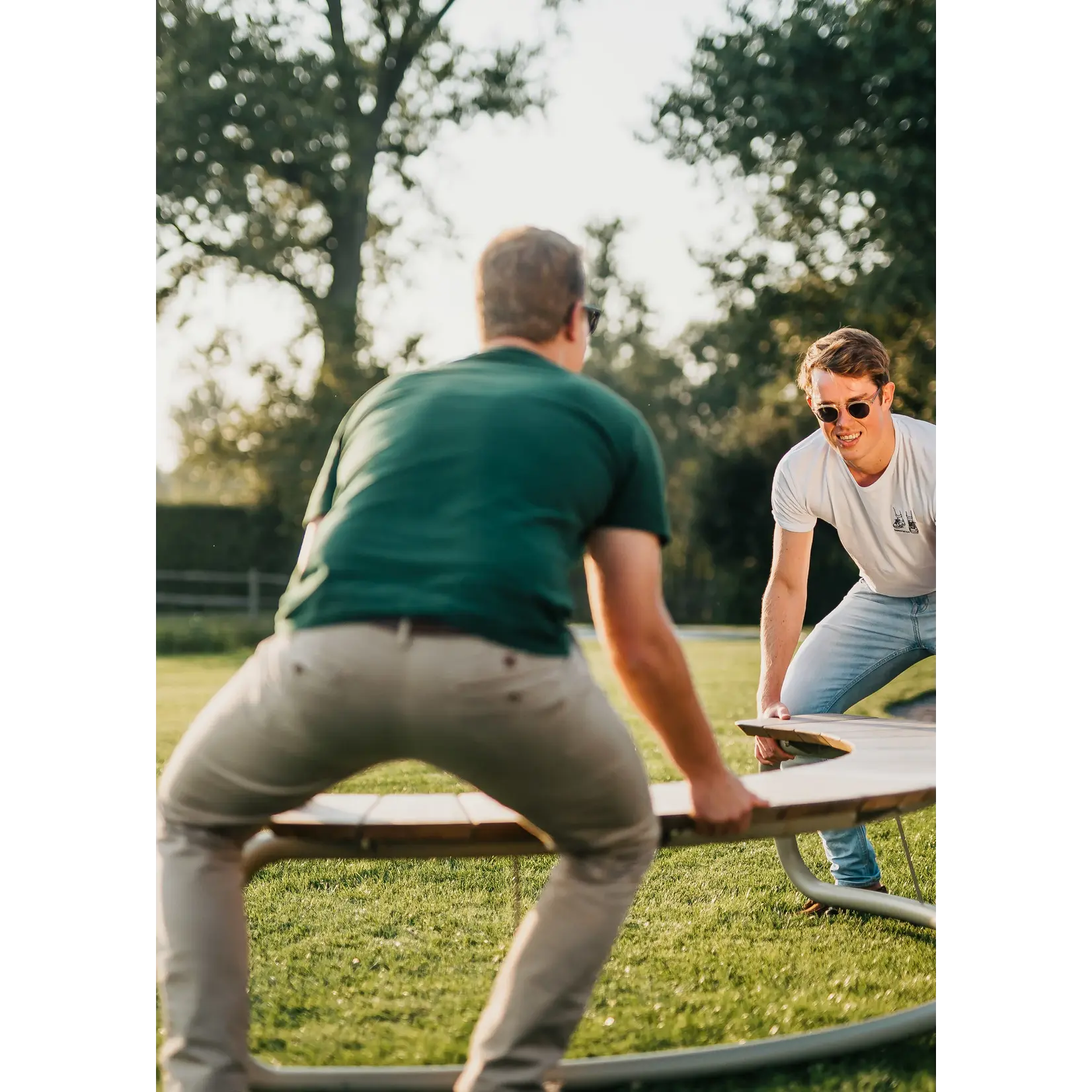 Wünder Wünder - the bow - Ronde bank - lichtgrijs RAL7044