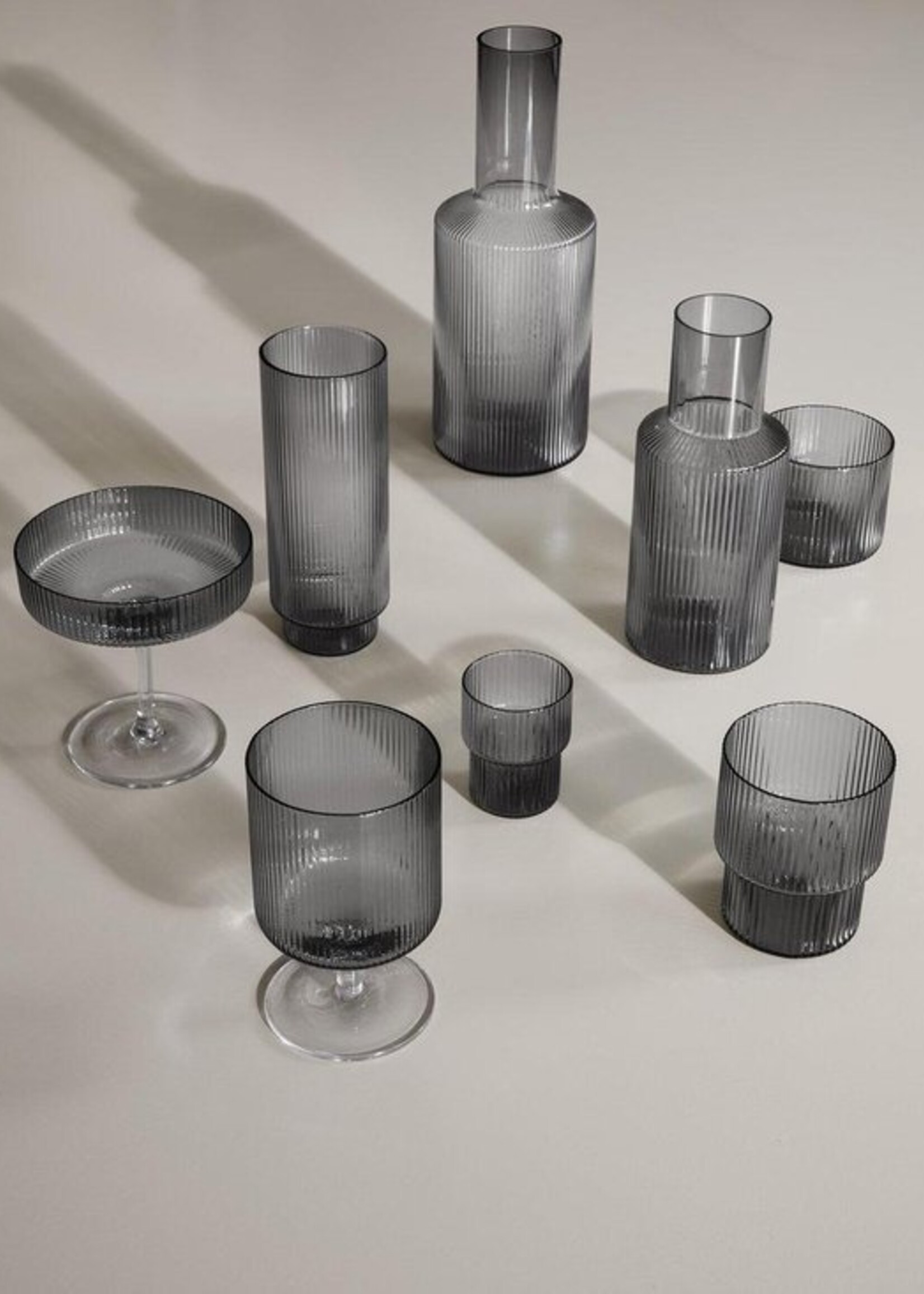 Ferm Living Ferm Living Ripple Petits verres à cocktail - Lot de 4 - Gris fumé
