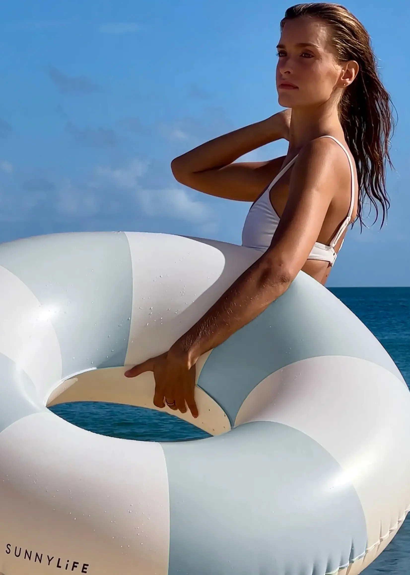 Sunnylife Sunnylife - Tube Pool Ring Lazy Days  - Zwembadring - Egg Blue
