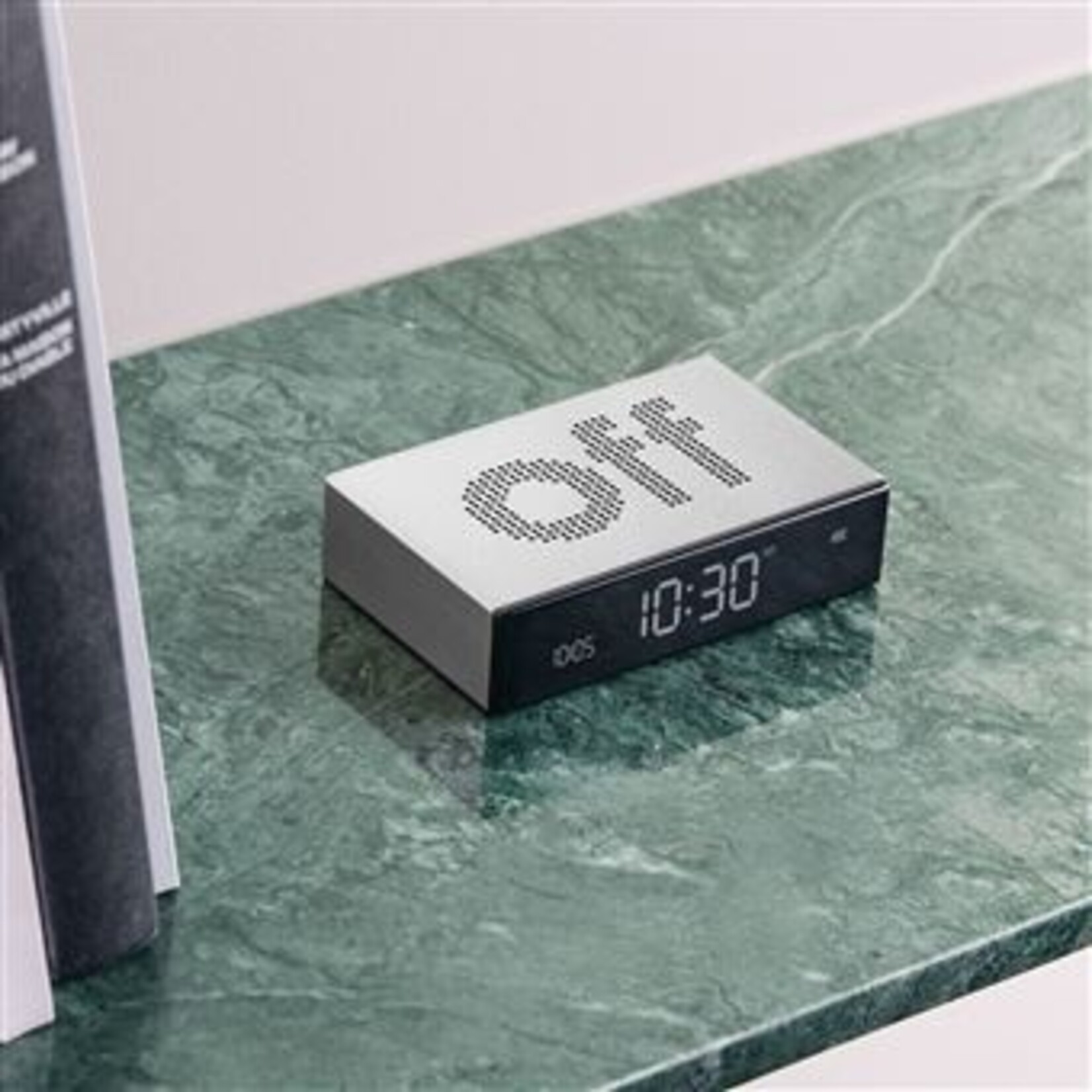 lexon Lexon - Flip - Premium - Réveil LCD réversible - Alu Argent