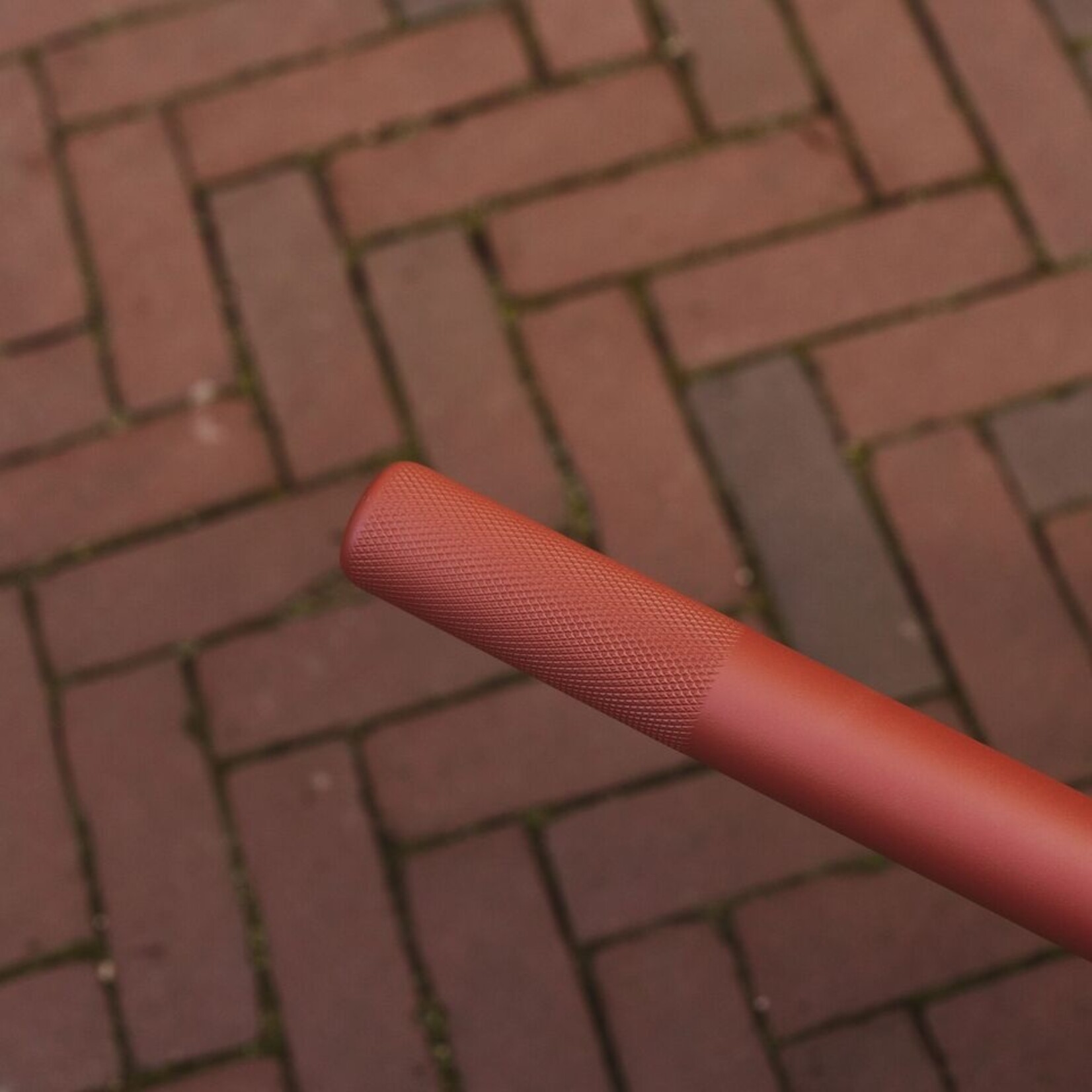 Weltevree Weltevree - Wheelbench Aluminium - Banc à roulettes - Rouge oxyde