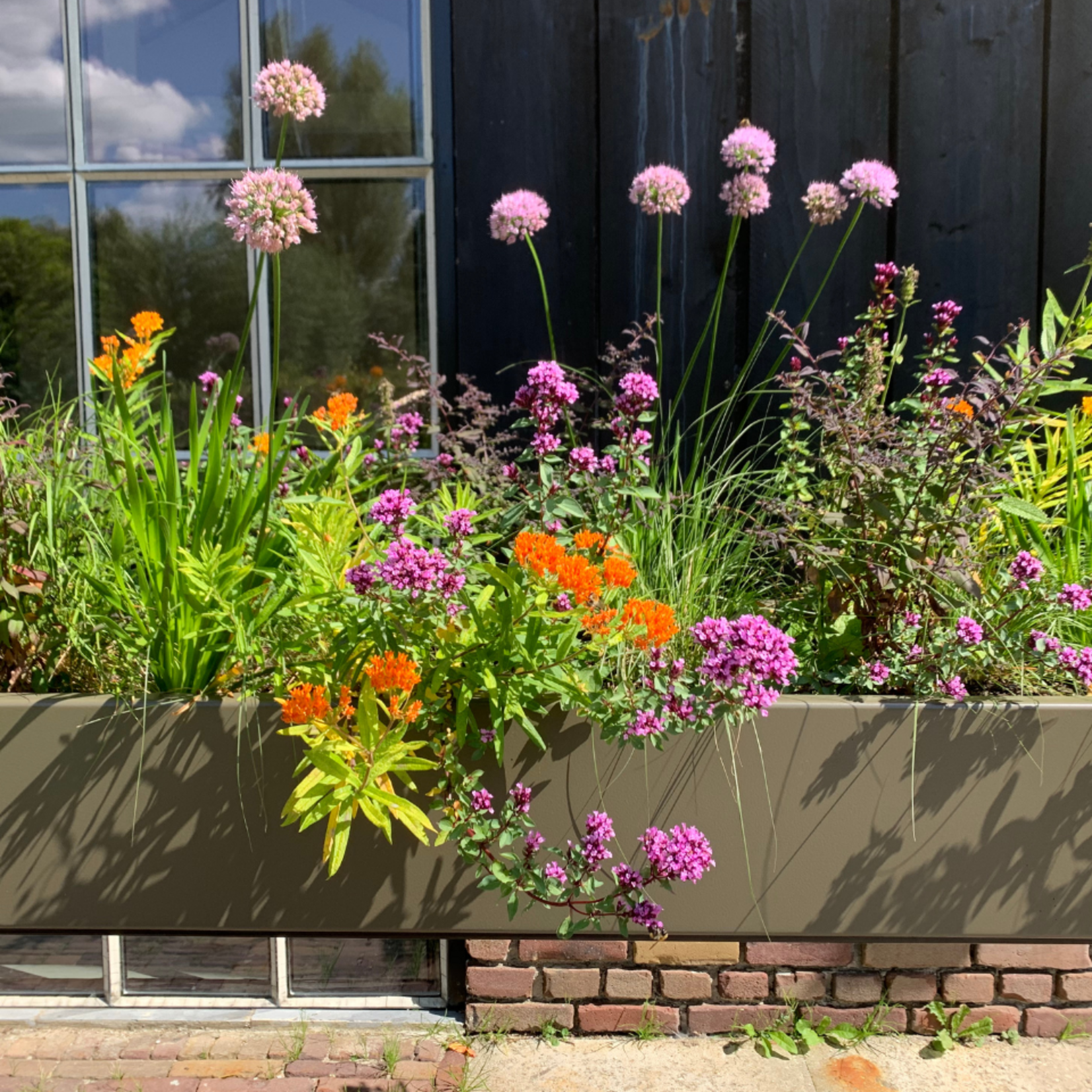 Weltevree Weltevree - Gardenworks - Table de jardin potager et jardinière surélevée - Aluminium