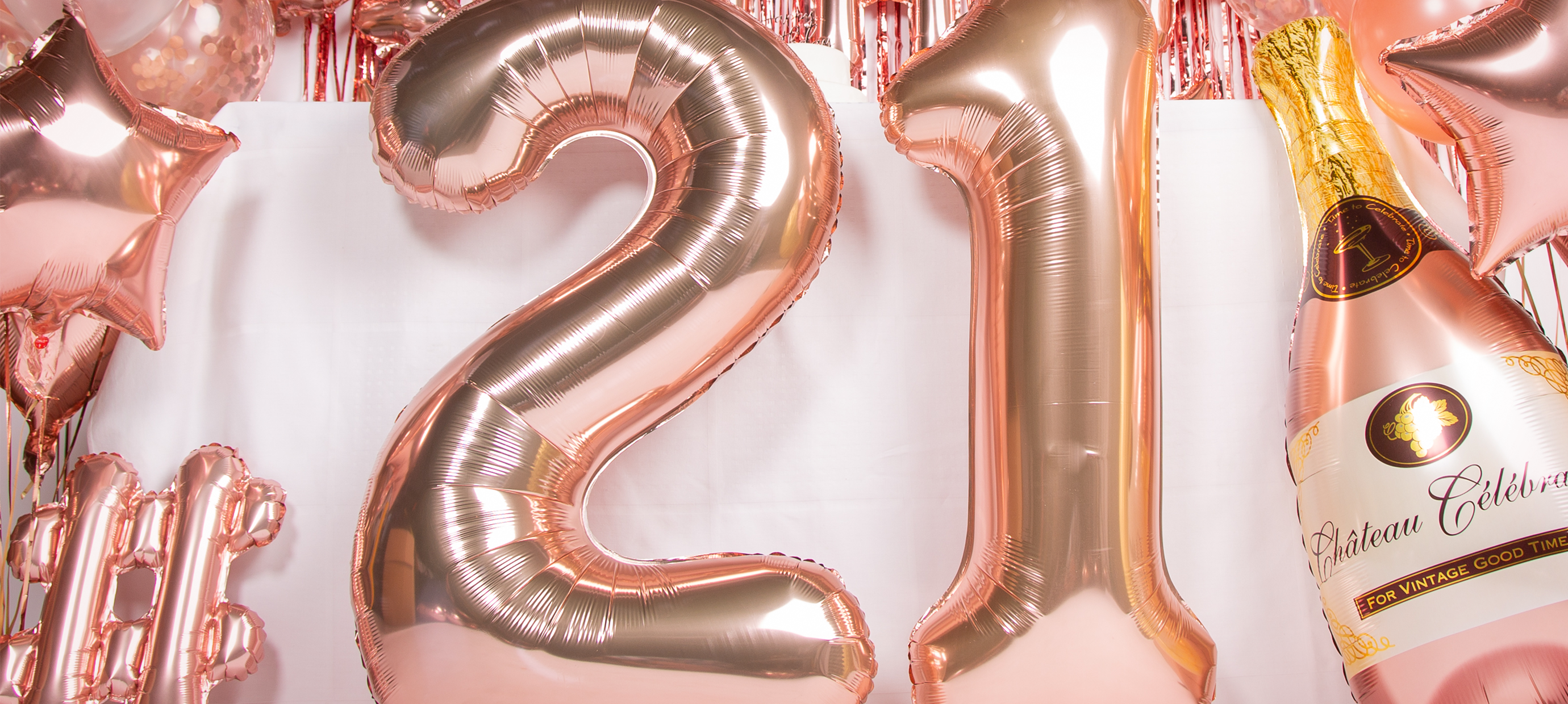21 Dinner: De ultieme gids voor het organiseren van een spectaculair feest: Wat, Hoe en Thema's!