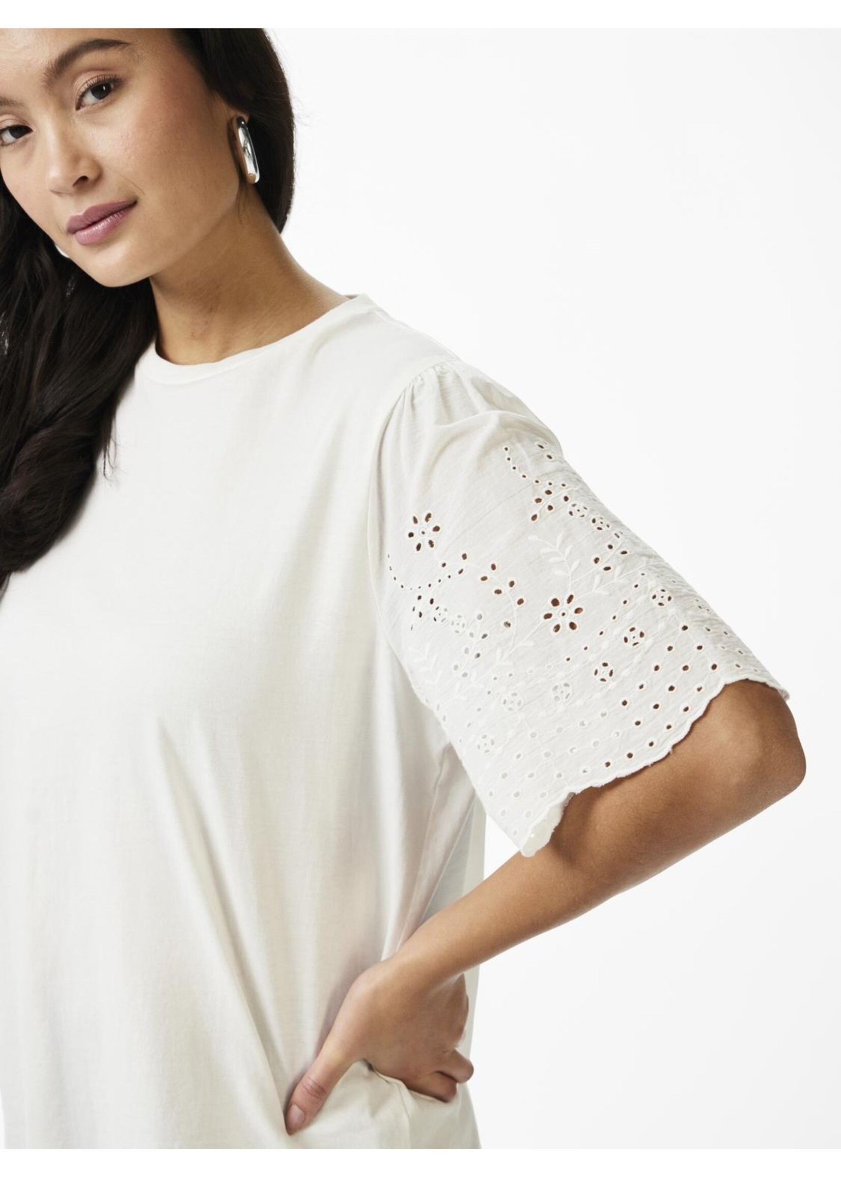 YASLEX SS TOP W EMB SLEEVES w