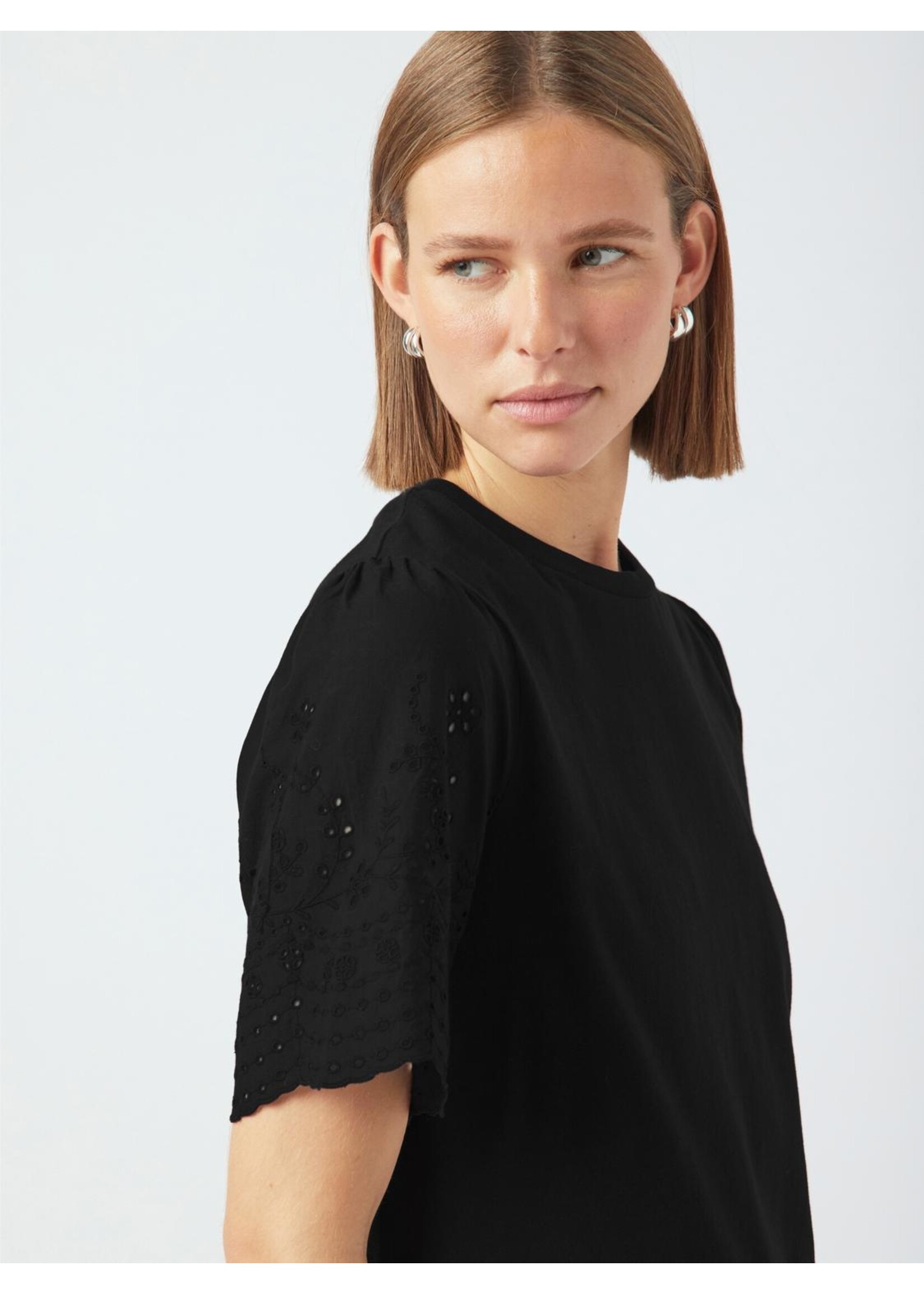 YASLEX SS TOP W EMB SLEEVES