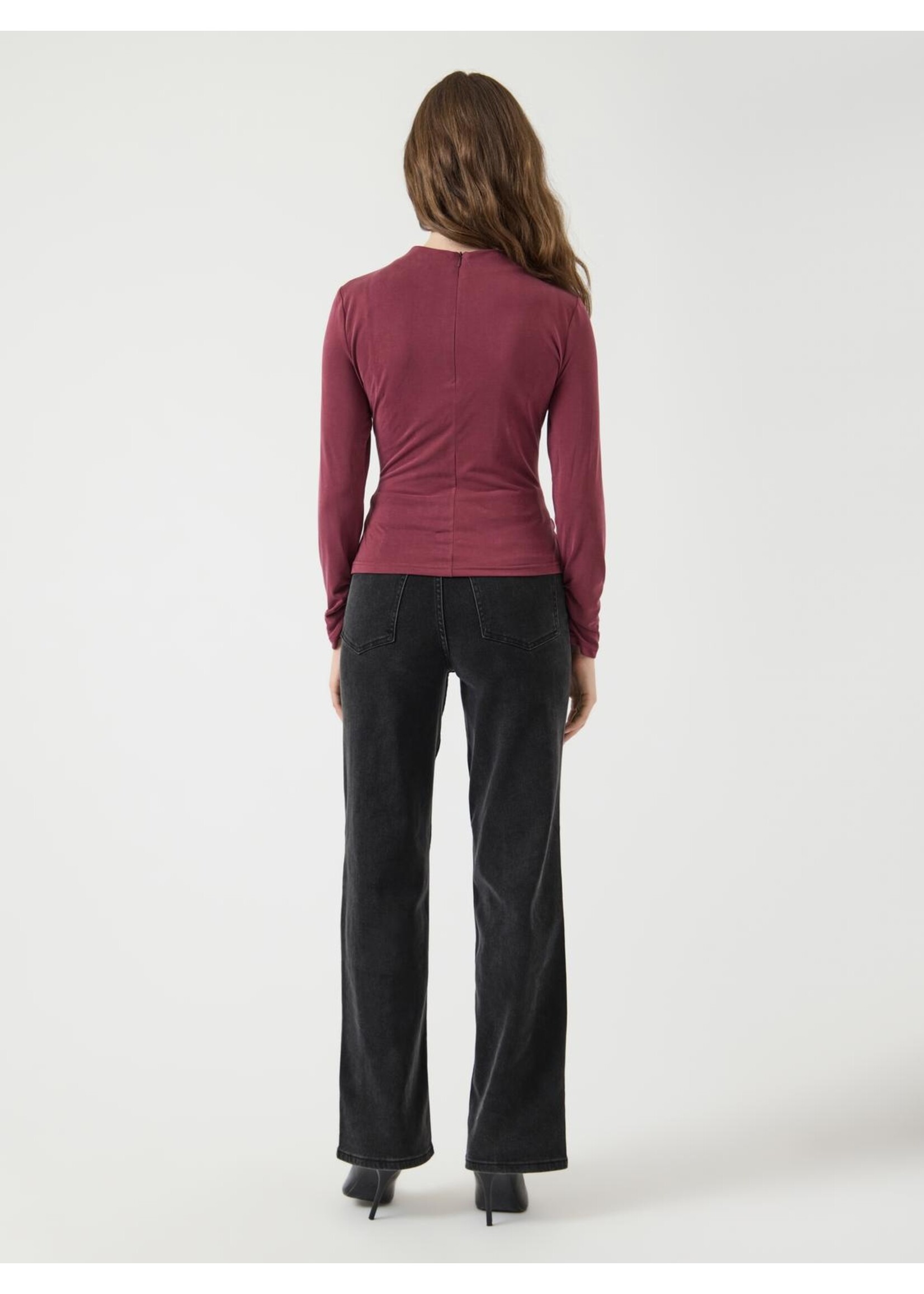 YASLYSA LS TOP NOOS.