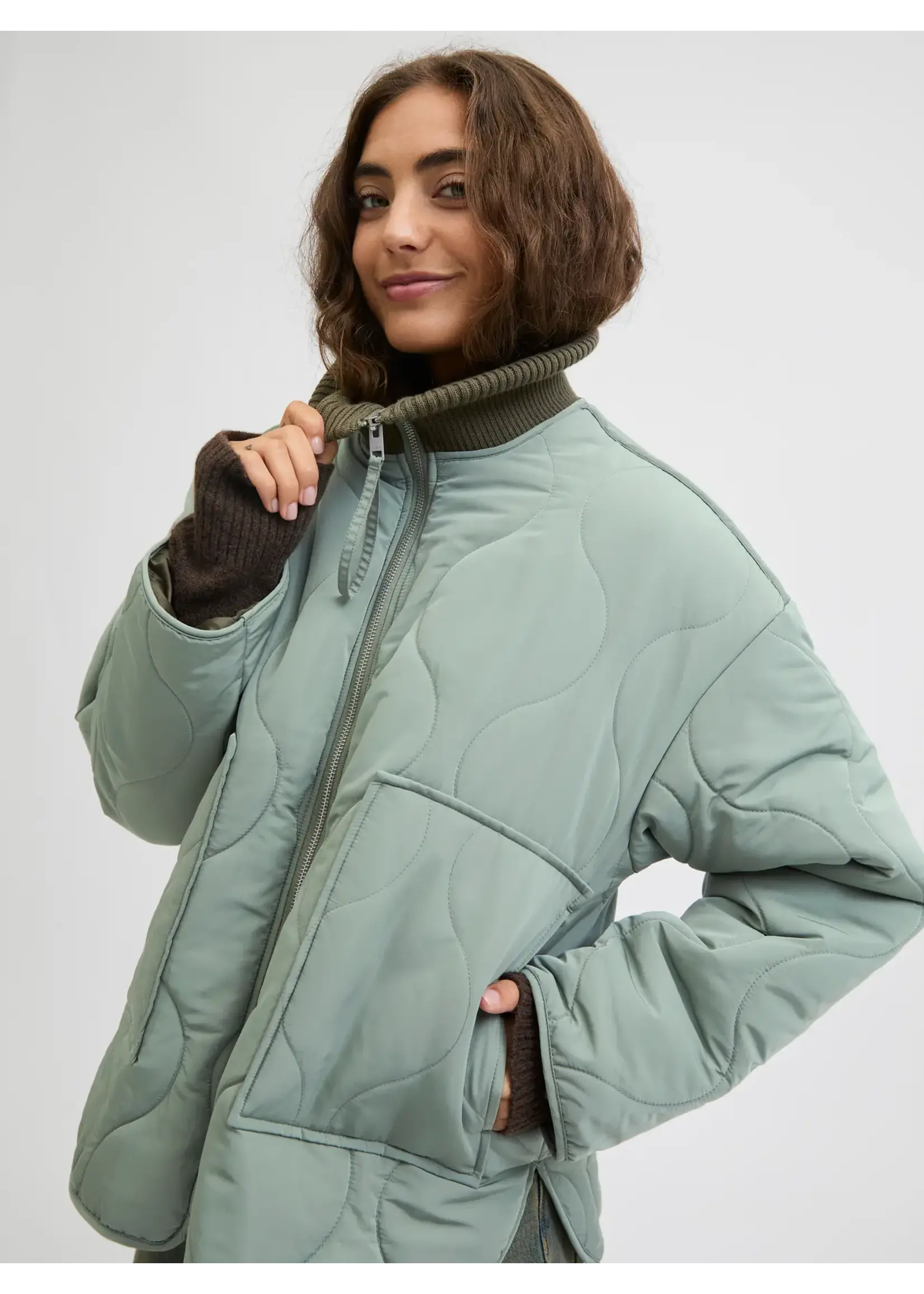 JXSERENA MID QUILTED JACKET OTW SN.