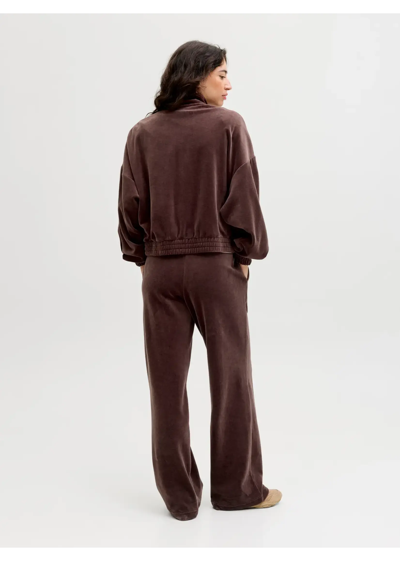 JXSNOOKIE NECK ZIP SWEATER