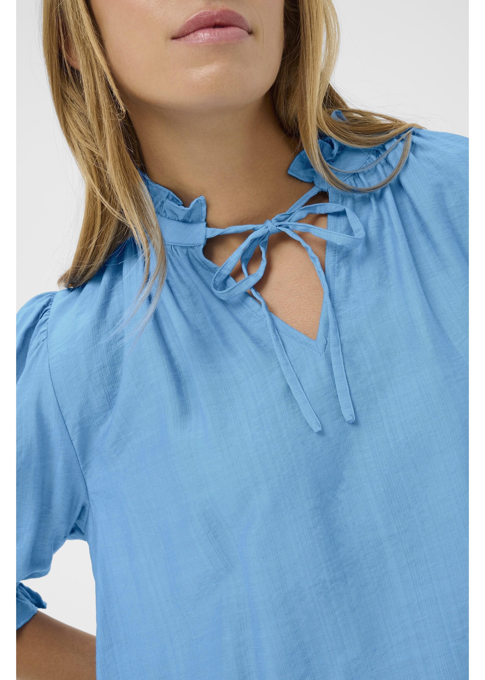 KAFFE KALUFIA FRILL BLOUSE BLUE