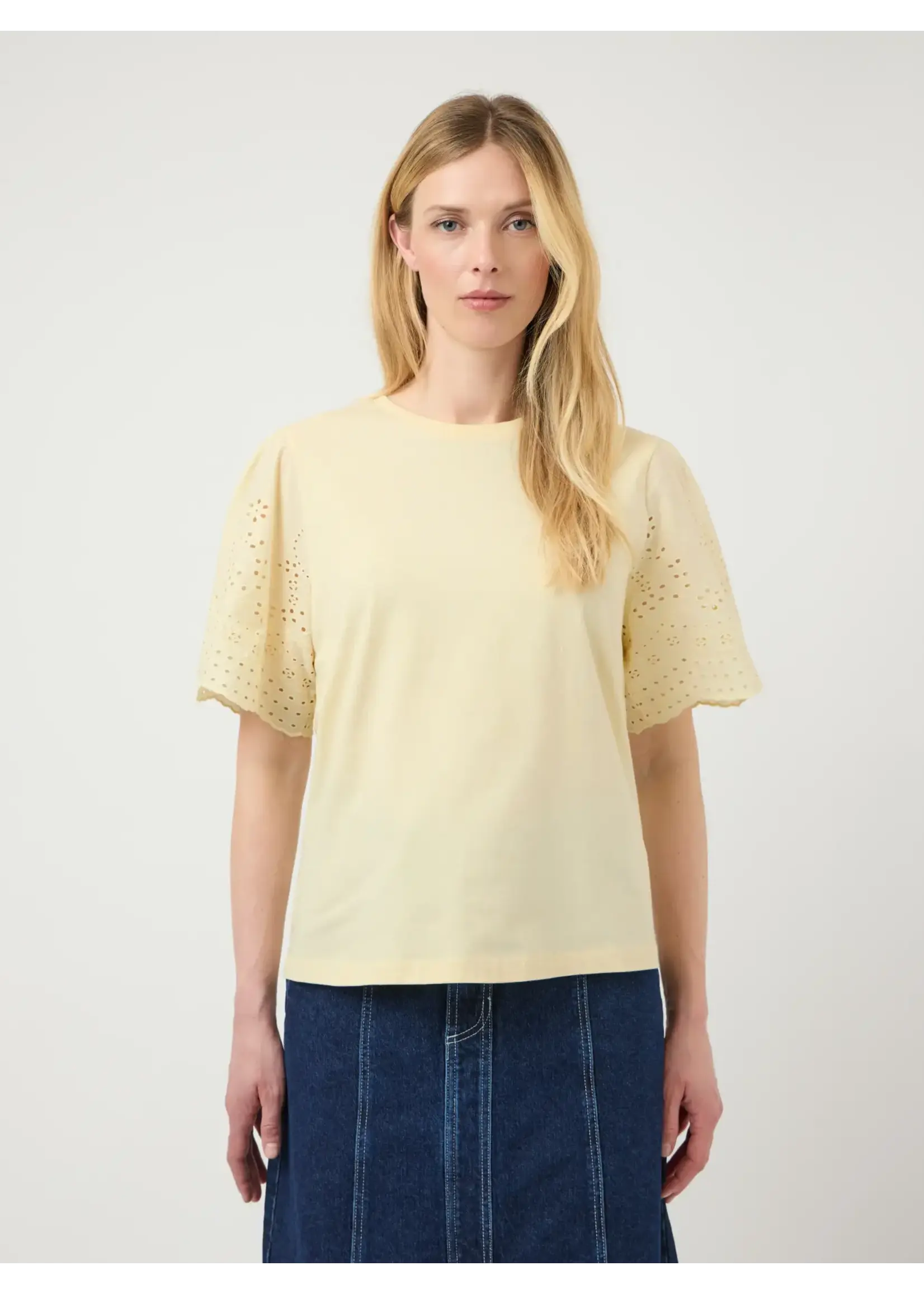 YAS YASLEX SS TOP W. EMB SLEEVES S. ANISE FLOWER