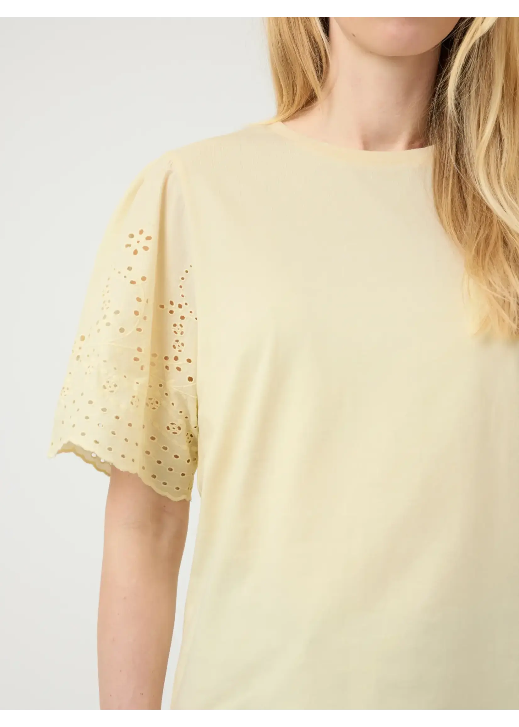 YAS YASLEX SS TOP W. EMB SLEEVES S. ANISE FLOWER