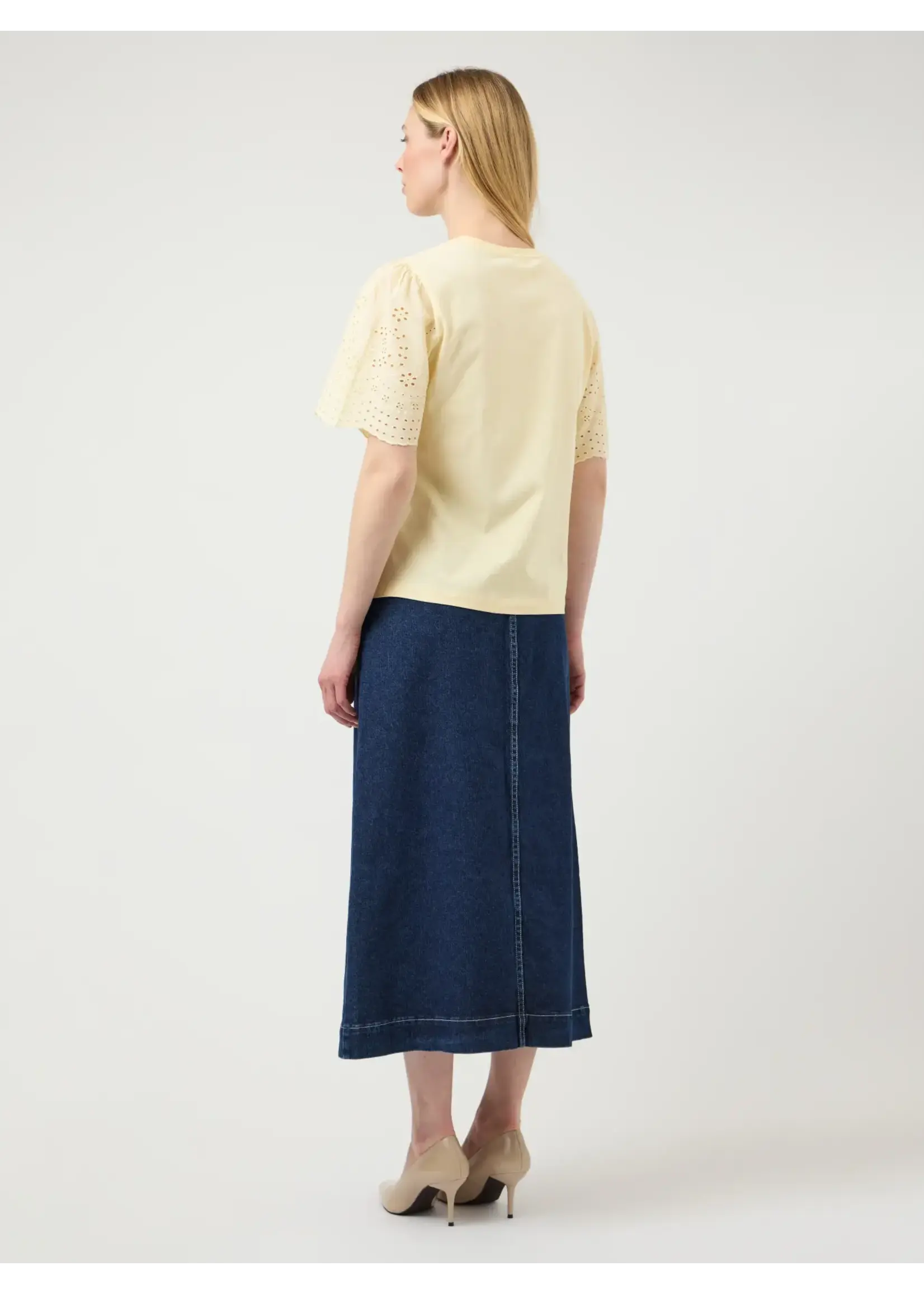 YAS YASLEX SS TOP W. EMB SLEEVES S. ANISE FLOWER