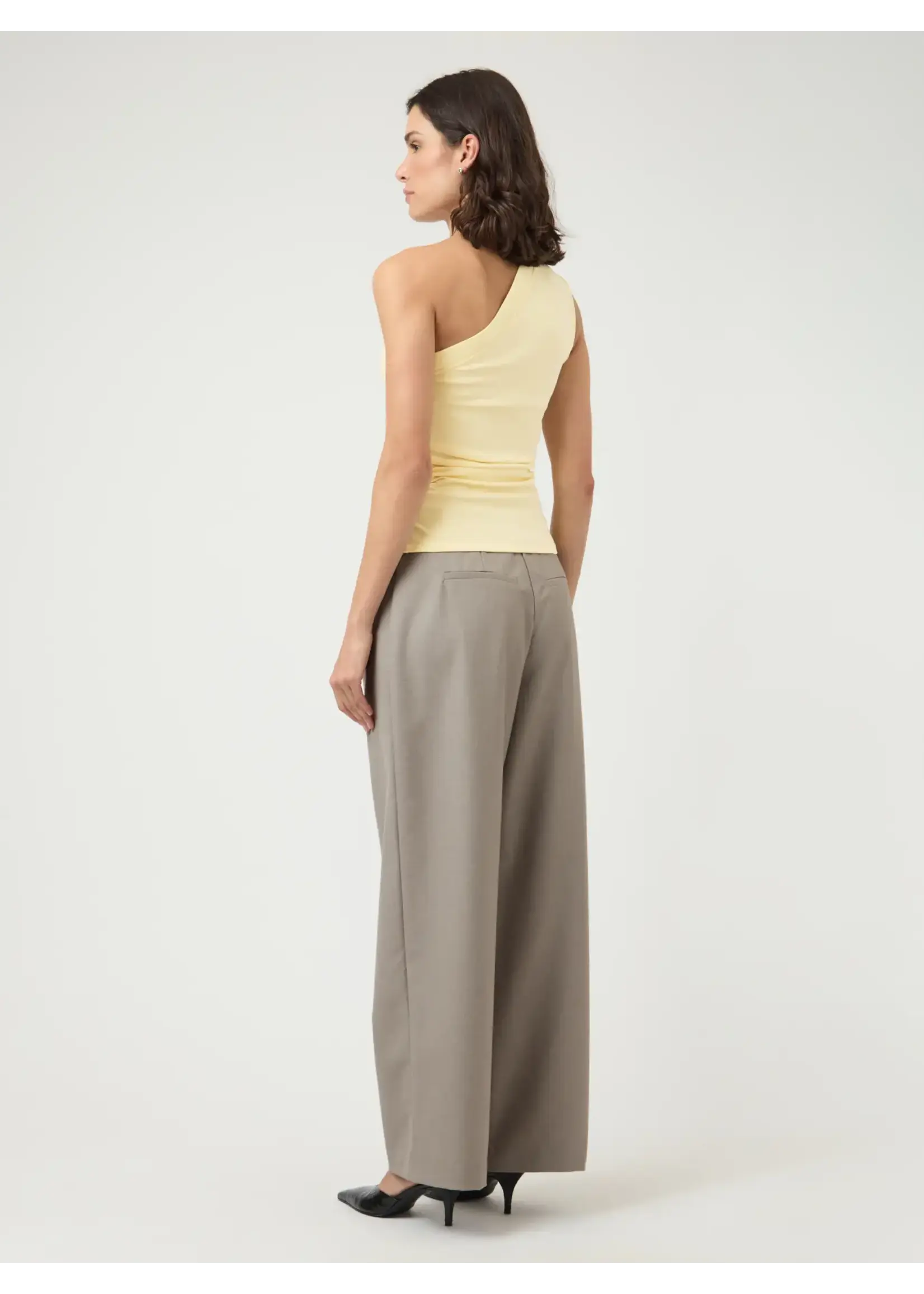 YAS YASVENICE ONE SHOULDER TOP ANISE FLOWER