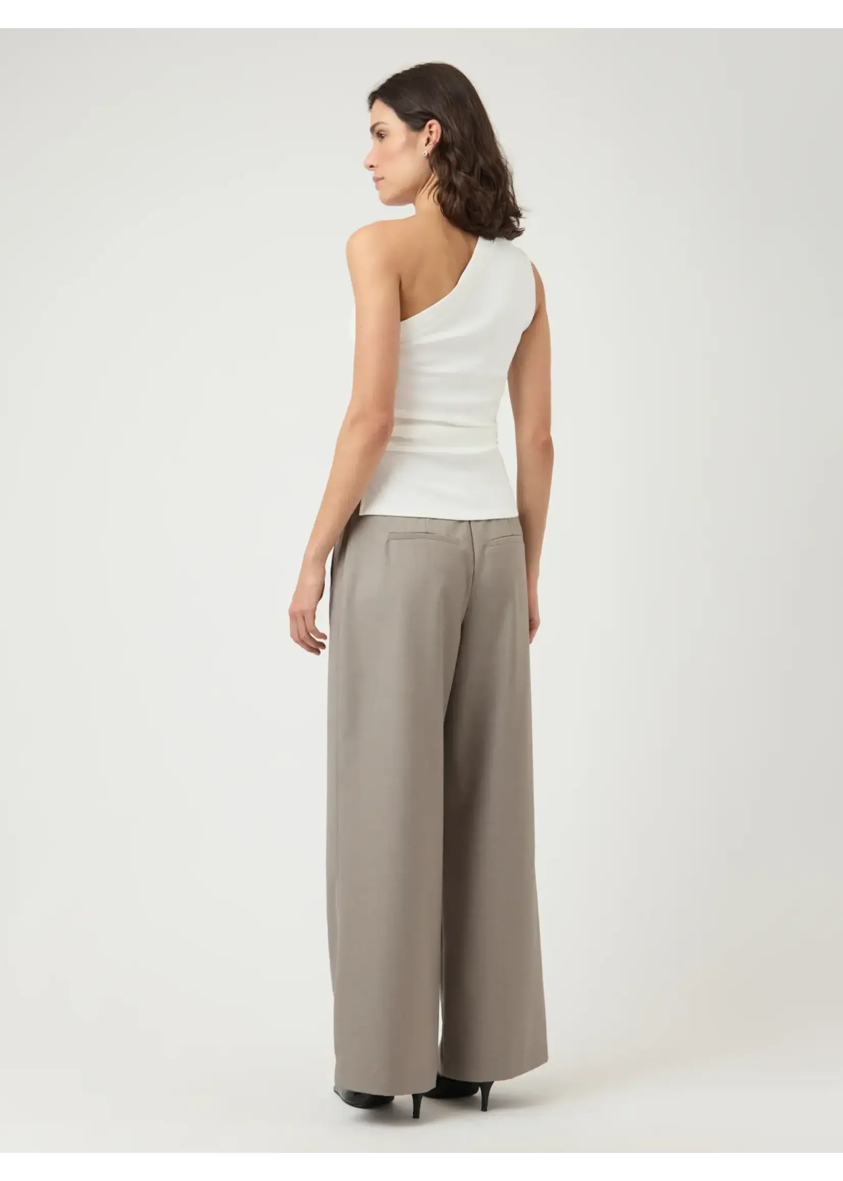 YAS YASVENICE ONE SHOULDER TOP STAR WHITE