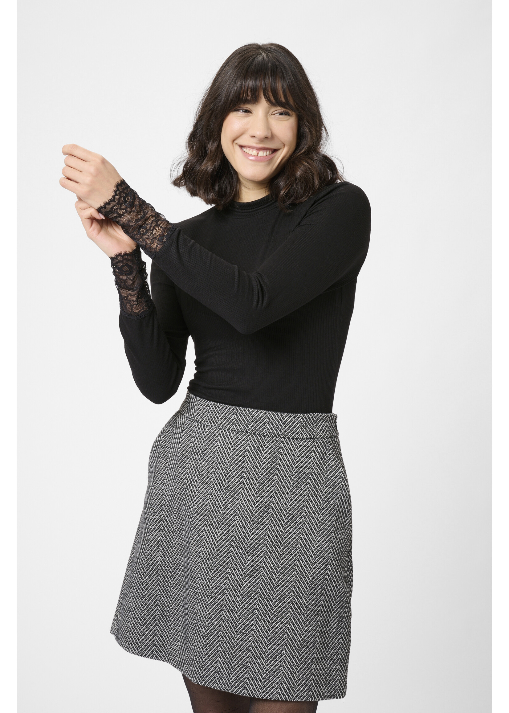 KAFFE KAOMI TURTLENECK T-SHIRT BLACK DEEP.