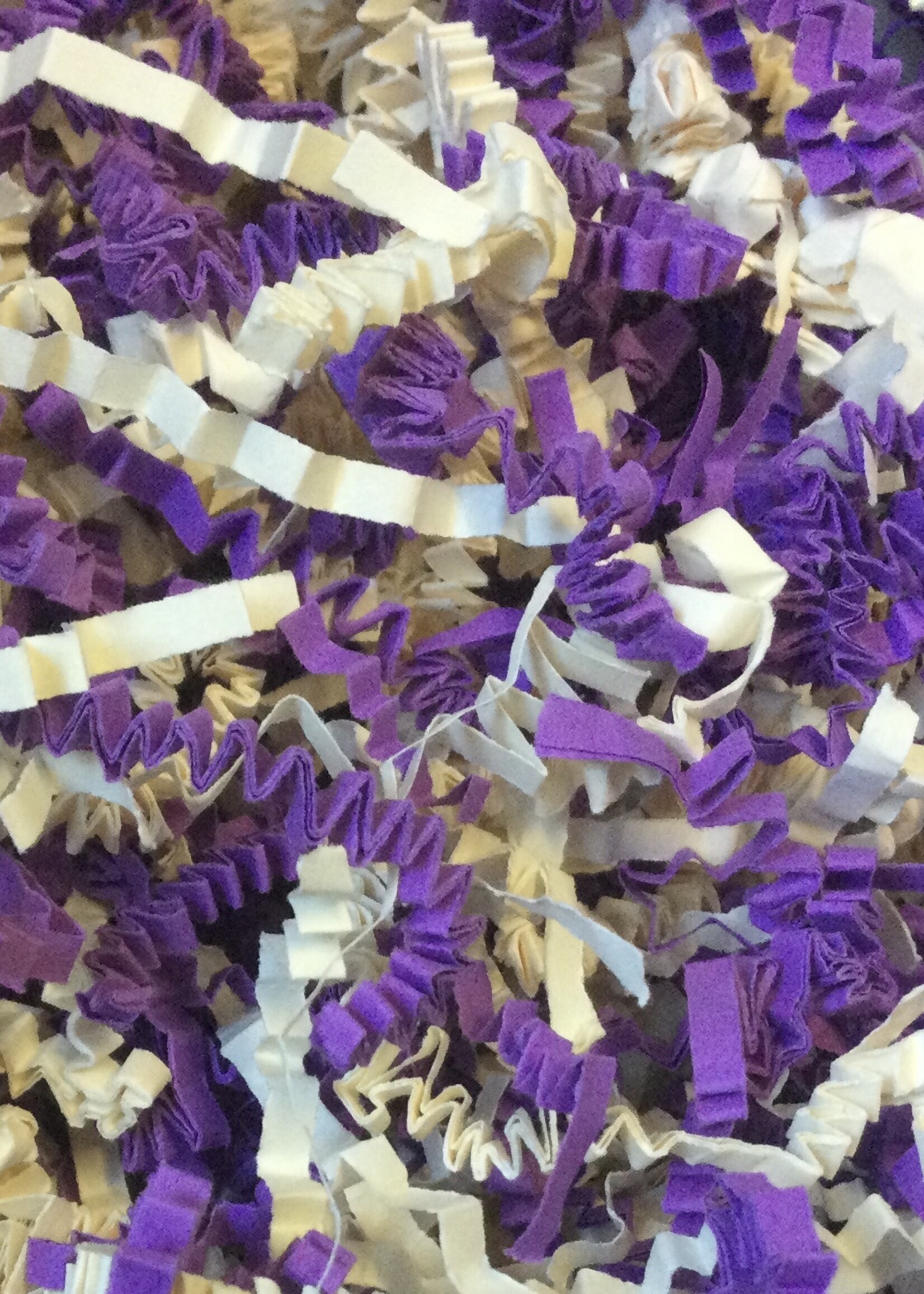 Gaaien-frutsels Paper strings mixed Ivory purple