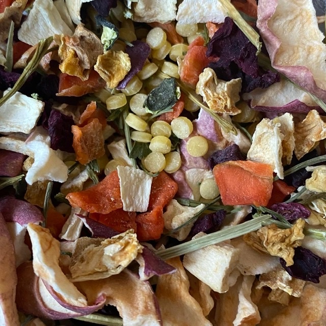 Groente vlokken met balletjes pasta warme hap