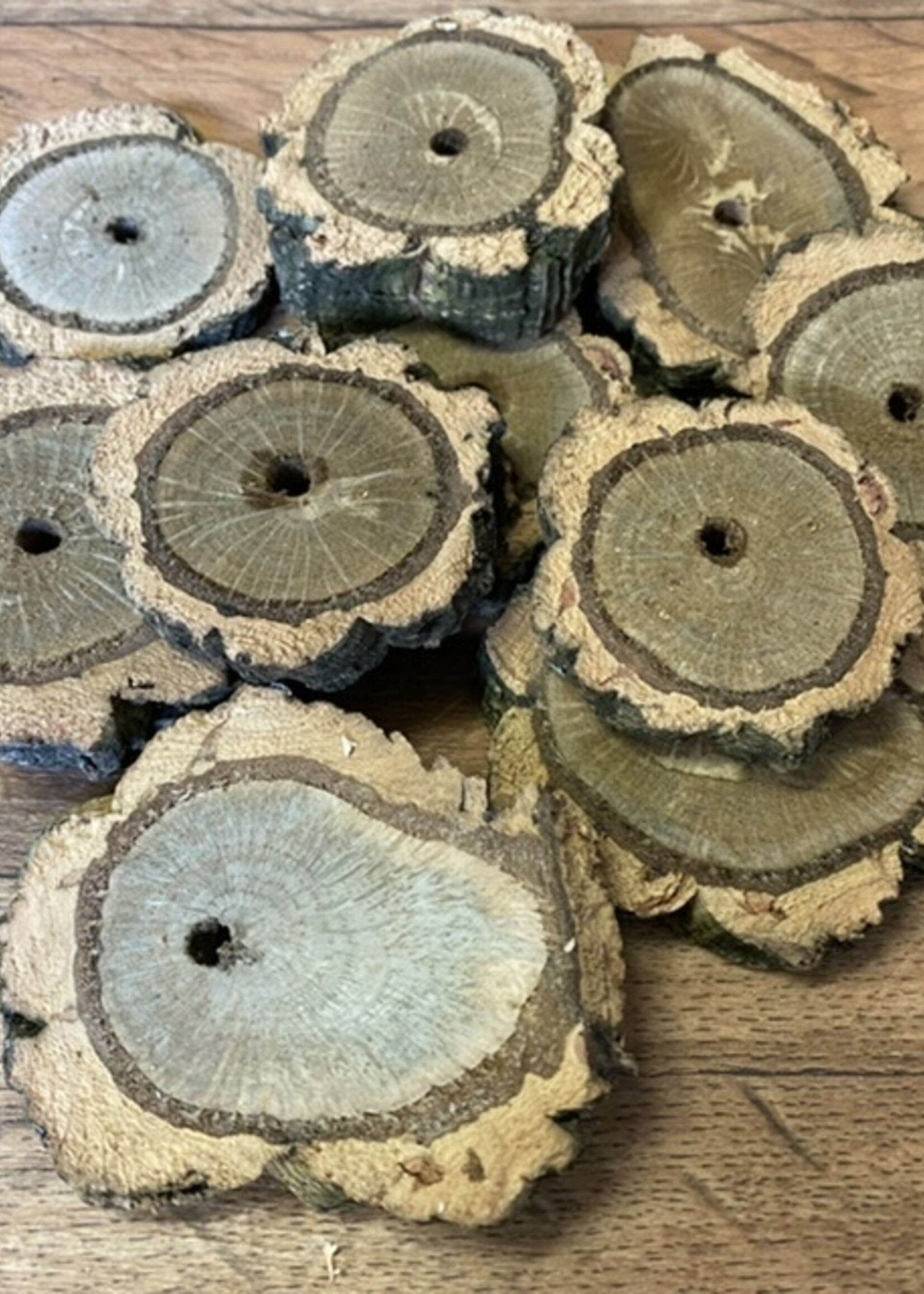 Gaaien-frutsels Cork trunk discs medium/large 5 to 8 cm per 4