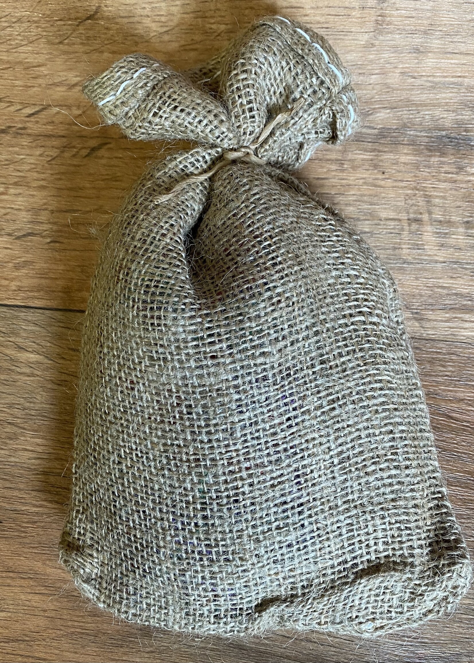 Gaaien-frutsels Jute filled bag small