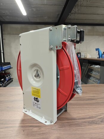 Suttner ST-20 Slangoproller gelakt (Tweedekans) Suttner ST-20 Slangoproller gelakt (Tweedekans)