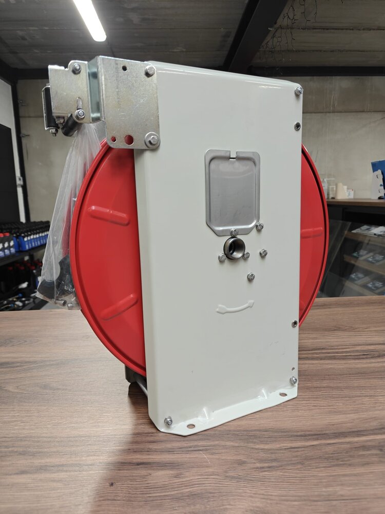 Suttner ST-20 Slangoproller gelakt (Tweedekans) Suttner ST-20 Slangoproller gelakt (Tweedekans)