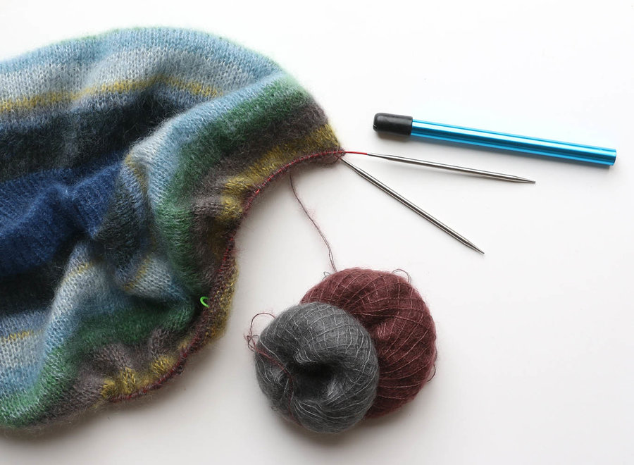 Point protectors for circular needles, 10945