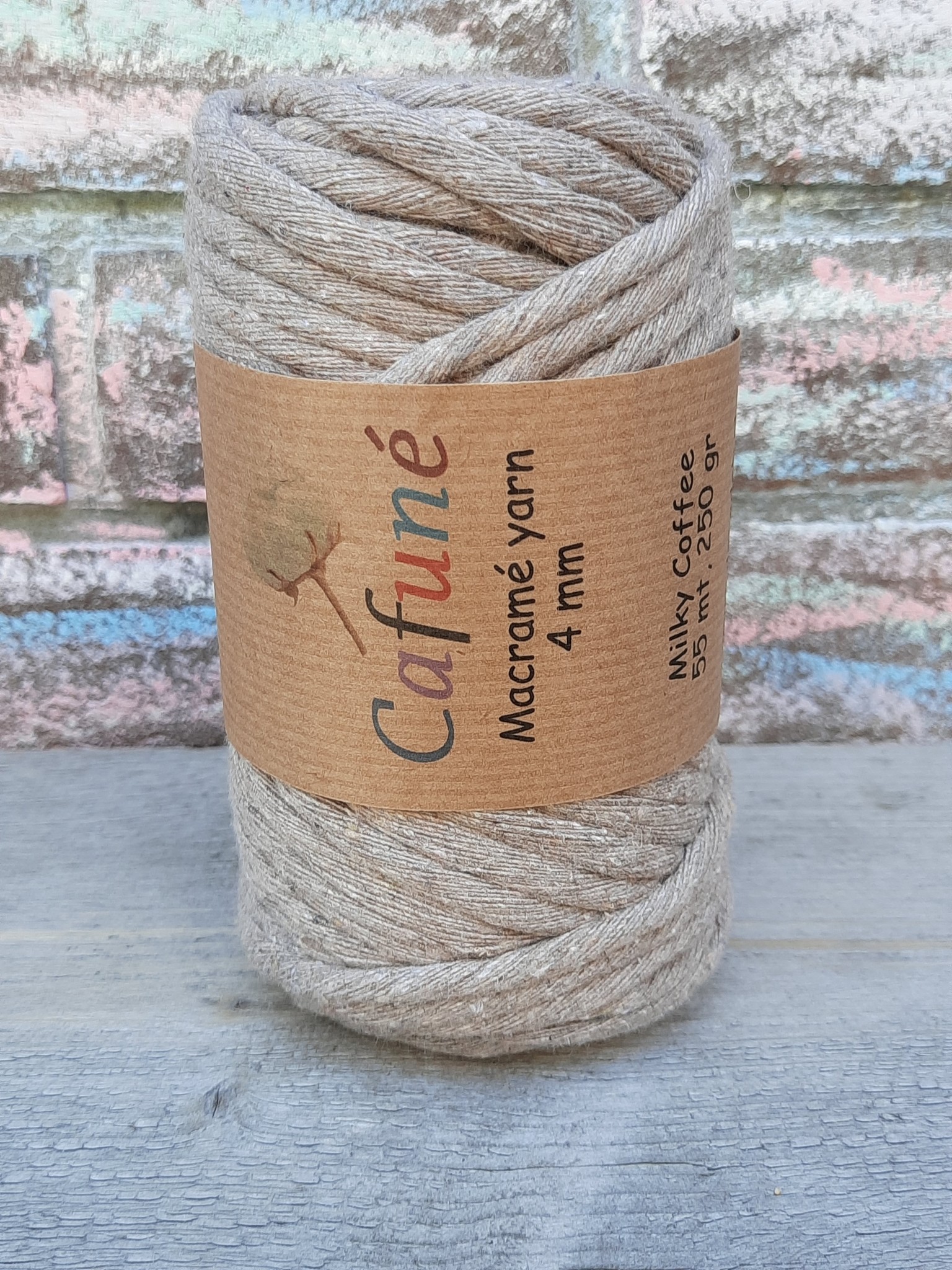 Macrame garen 4mm Milky Coffee Single twisted uitkambaar gerecycled katoen