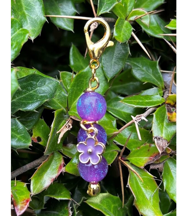 PURPLE GLITTER DAISY CHARM