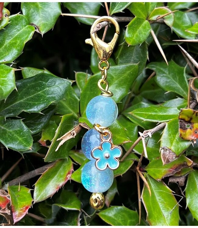 BLUE DAISY CHARM