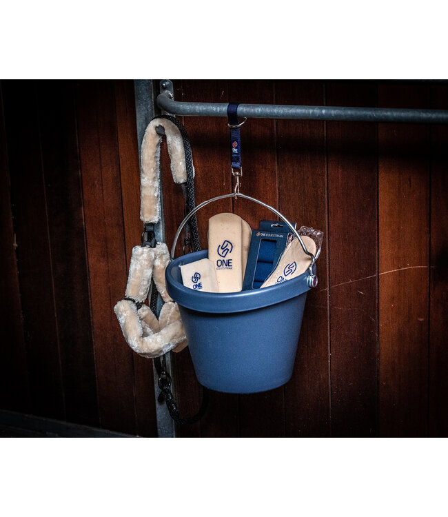 ONE EQUESTRIAN BUCKET - 18L