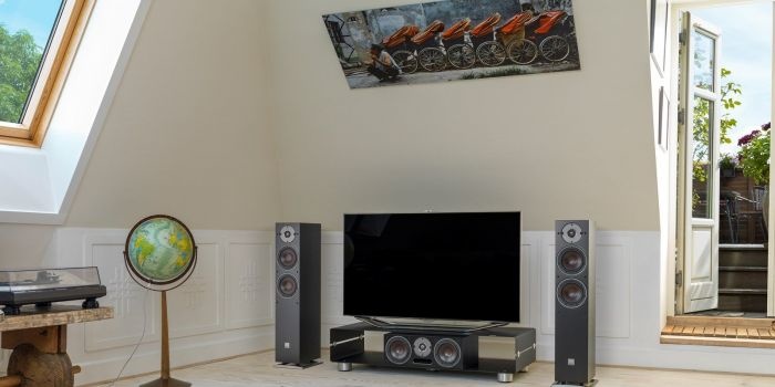 Dali OBERON Vokal Dark Walnut - Boekenplank speaker