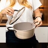 Cook & Pan Taupe of Mind Honey Kookpan met deksel 20 cm
