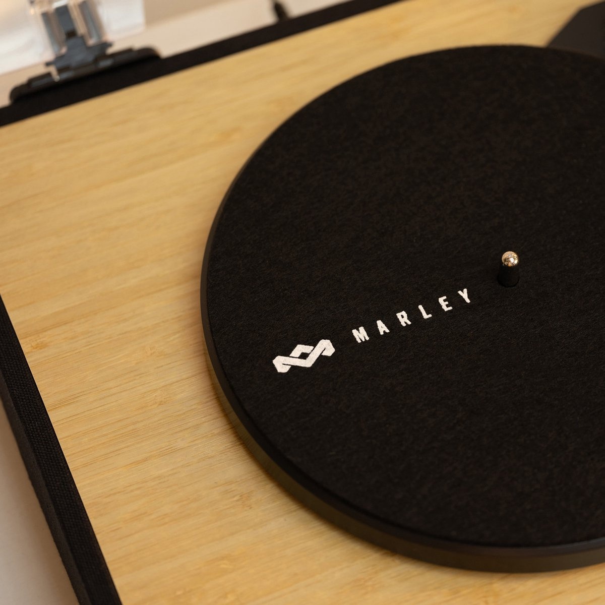 House of Marley Revolution Signature Black - Platenspeler