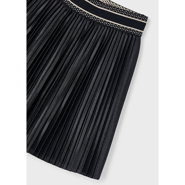 Pleated skirt                 37 Black