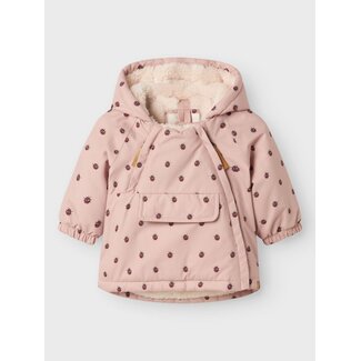 Lil'Atelier Nbflasnow05 Jkt Aop Fo Misty rosé/ladybug