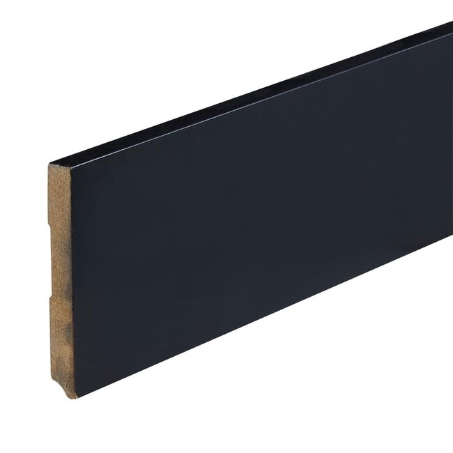 yarenza. Zwart gelakte plint Strak RAL 9005 120x15x2400 mm