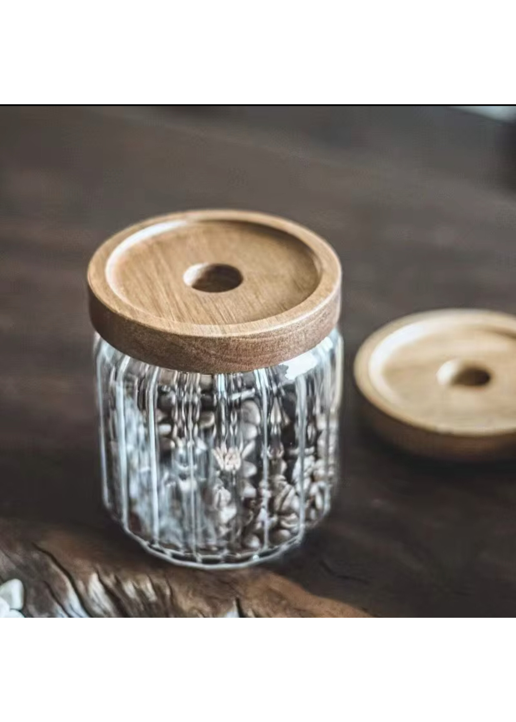 Pot de conservation nervuré avec couvercle en bois d'acacia
