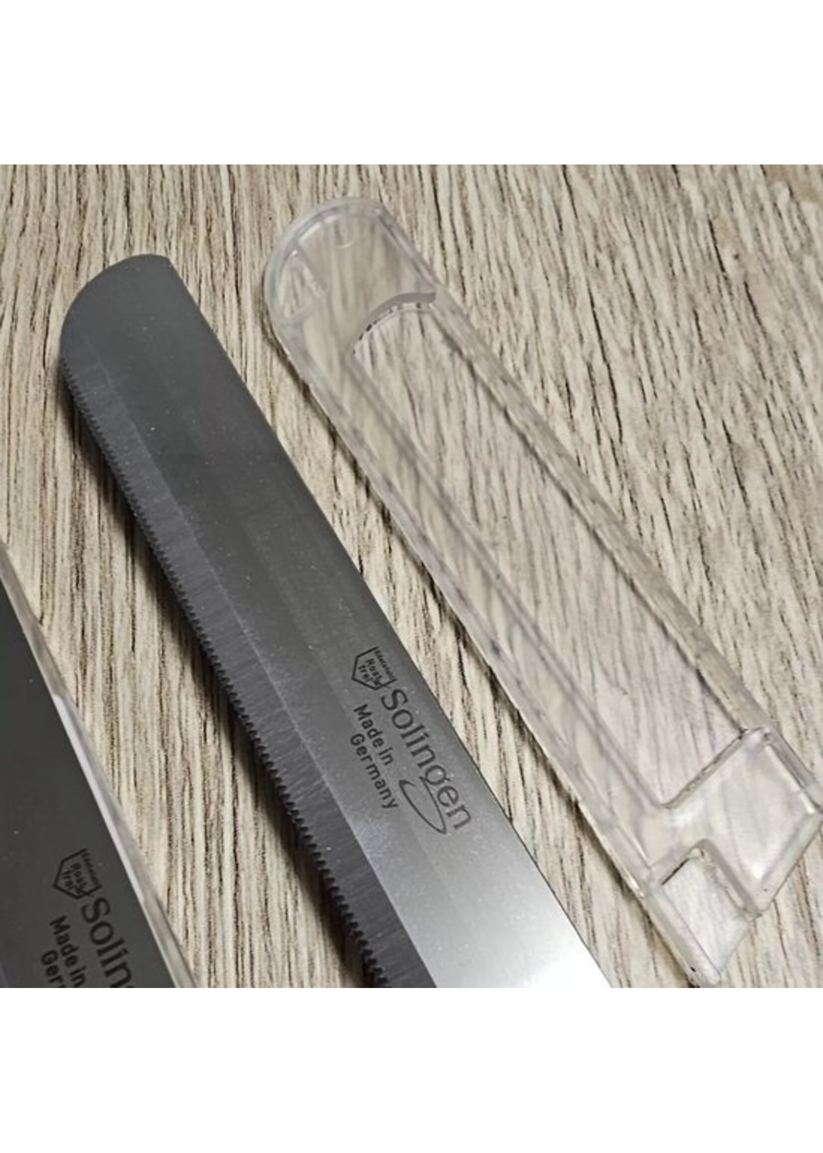 Solingen Allround-Tafelmesser – Mikro-Wellenschliff – Breite Klinge – Edelstahl – 21,5 cm – Schwarz