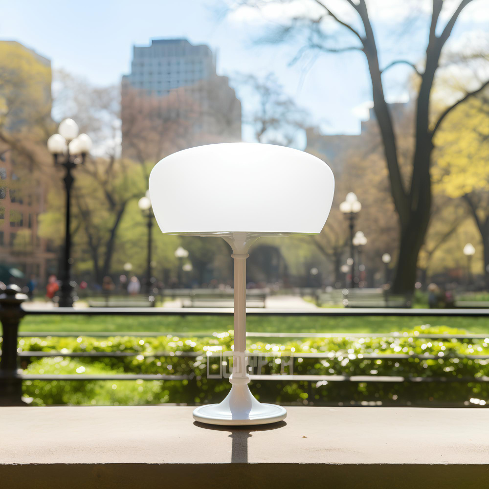 Eine Tischlampe für draußen als Mittelpunkt auf Ihrem Gartentisch