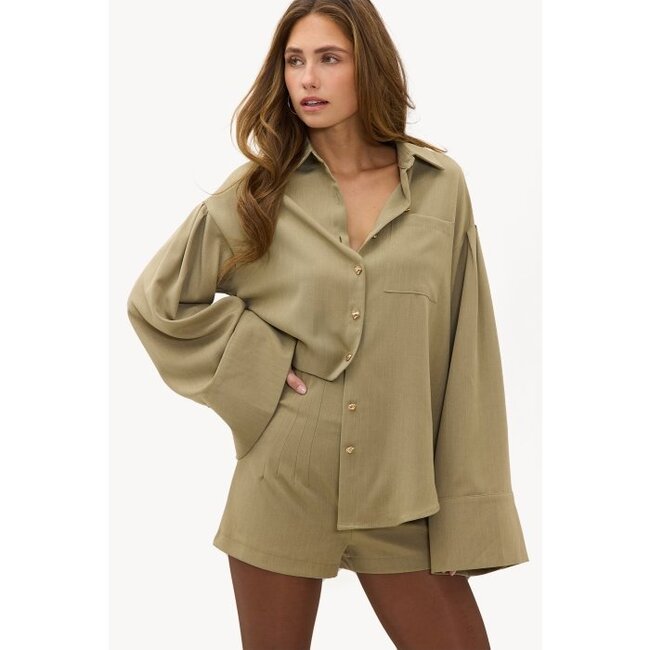 Loavies daydreaming alive green