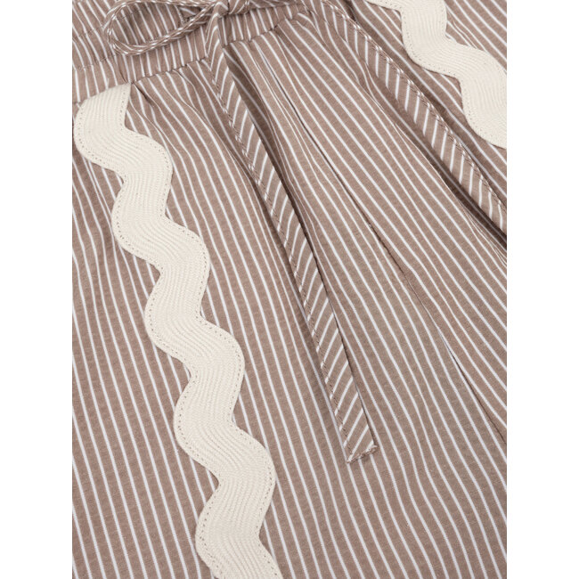 Ydence short isabel sand